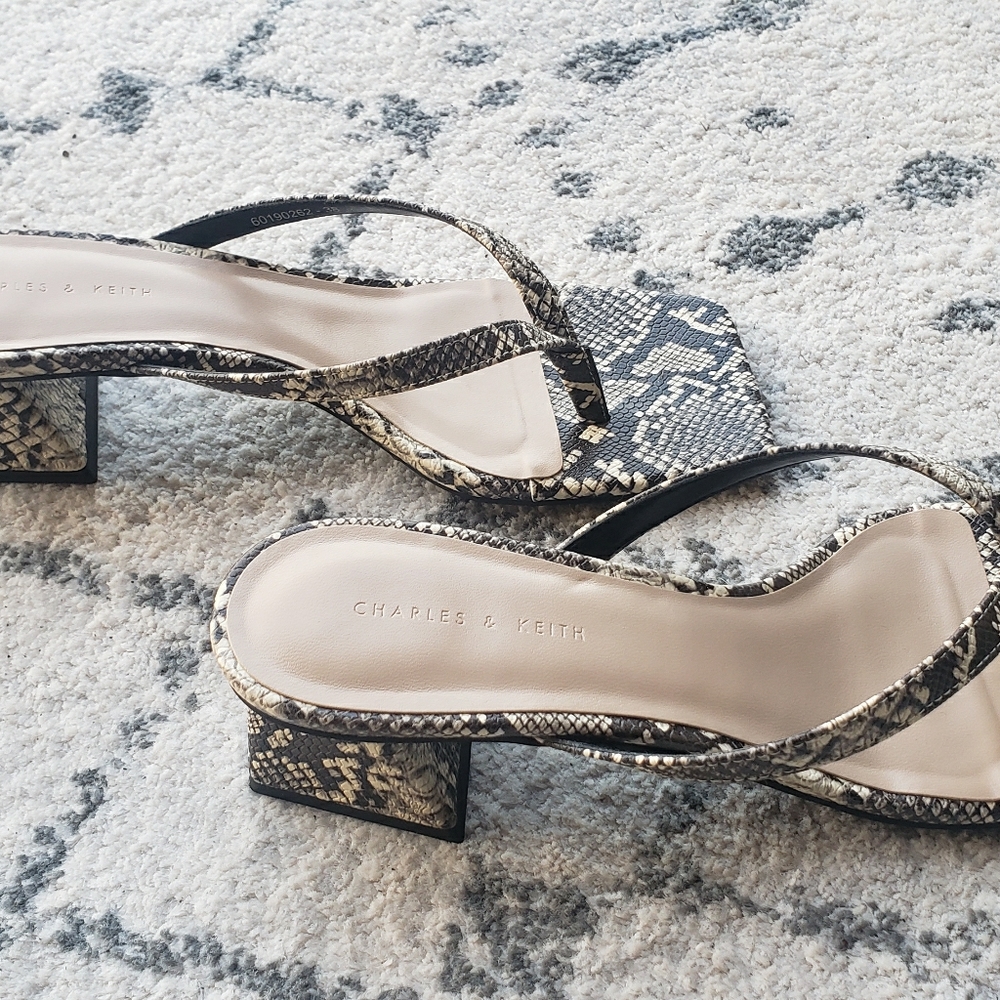 Thong Heels sandals